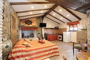 Apartments with Shared Pool Midea 2