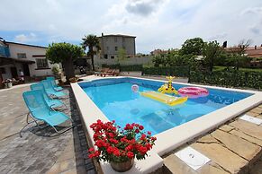 Apartments with Shared Pool Midea 2