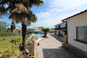Apartments with Shared Pool Midea 2