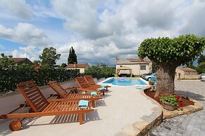 Apartments with Shared Pool Midea 2