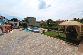 Apartments with Shared Pool Midea 2