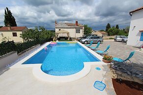 Apartments with Shared Pool Midea 2