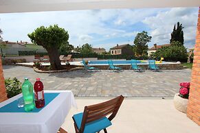 Apartments with Shared Pool Midea 2