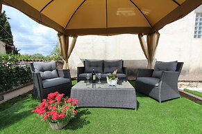 Apartments with Shared Pool Midea 2