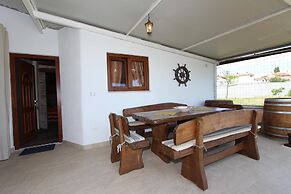Apartments with Shared Pool Midea 2