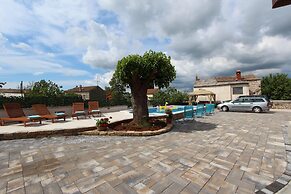 Apartments with Shared Pool Midea 2