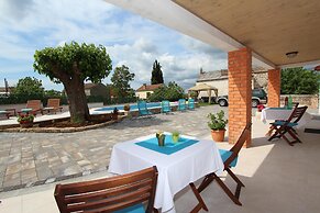 Apartments with Shared Pool Midea 2