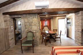 Apartments with Shared Pool Midea 2