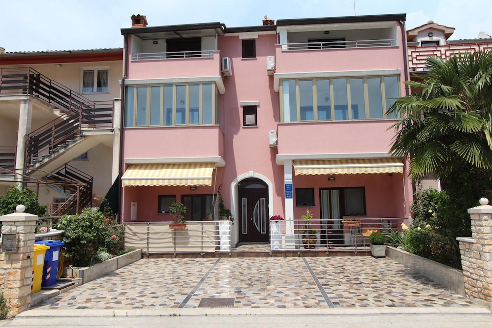 Guests House Lea