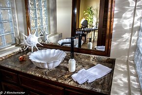 El Regalo Resort