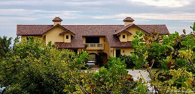 El Regalo Resort