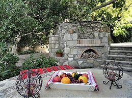 Villa Lithos