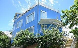 Warm House Hostel