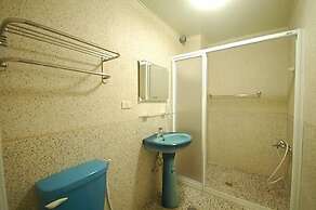 Warm House Hostel