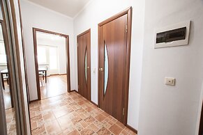 Apartment on Aviatorov 25
