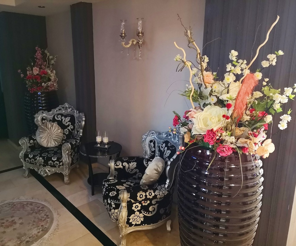 Grand Center Boutique Hotel