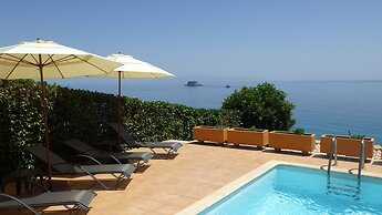 Beach Front Villa with Private 50m Path to Secluded Beach