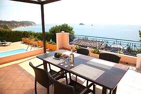 Beach Front Villa with Private 50m Path to Secluded Beach