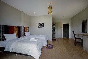 Thanburi Resort