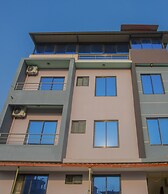 OYO 271 Hotel Golden Three