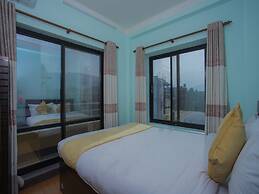 OYO 271 Hotel Golden Three