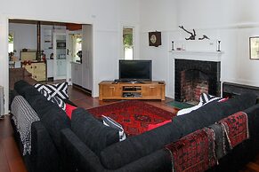 Lone Pine Farmhouse