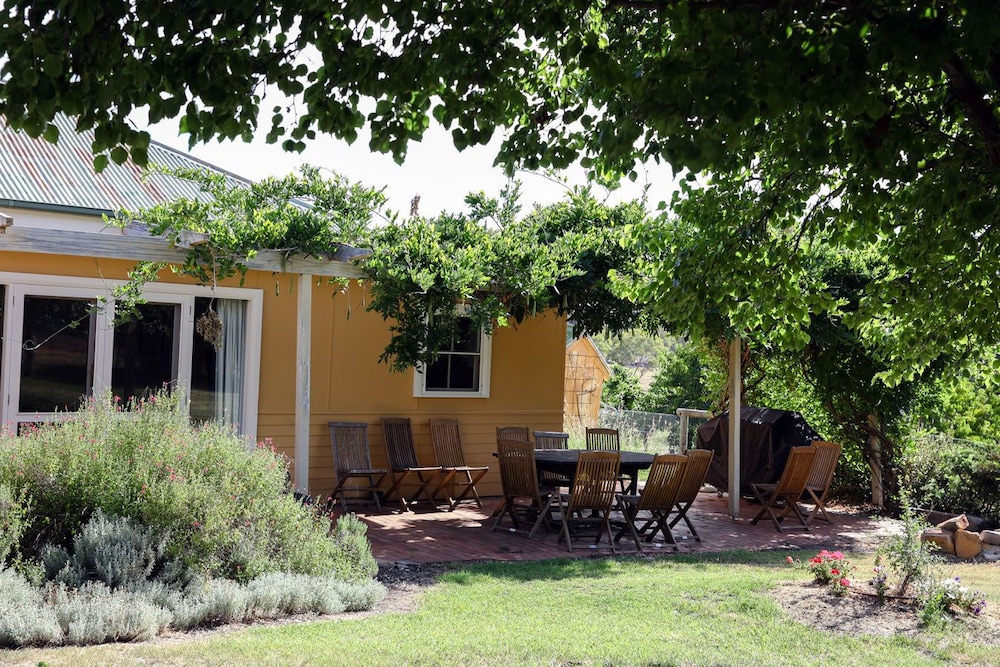 Lone Pine Farmhouse