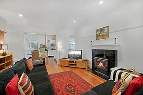 Lone Pine Farmhouse