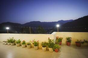 Hotel Kausani Retreat