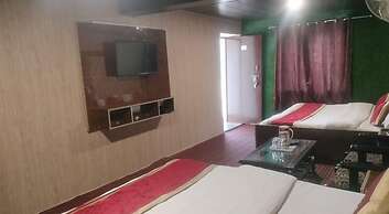 Hotel Kausani Retreat