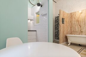 Romantic Vintage Colosseum Apartment