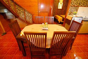 Villa ChavaMinerva Kayu - Ciater