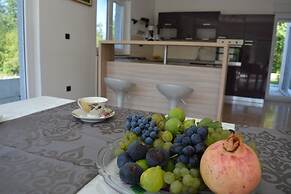 Holiday House 4M