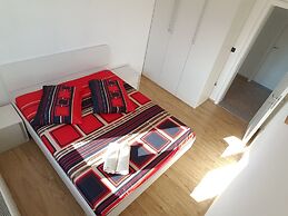 Holiday House 4M