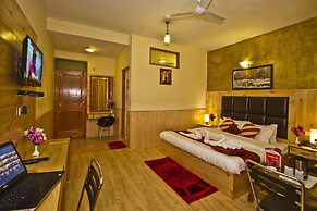 New Harmony Inn