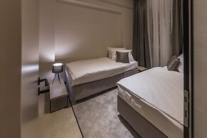 Dezman Luxury Center