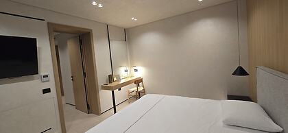 Lion Gate Hotel