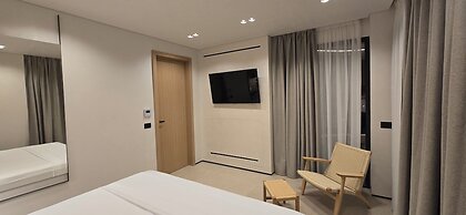 Lion Gate Hotel