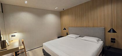 Lion Gate Hotel
