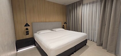 Lion Gate Hotel