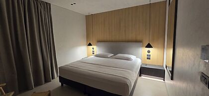 Lion Gate Hotel