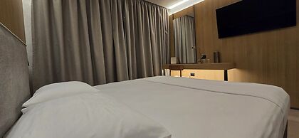 Lion Gate Hotel