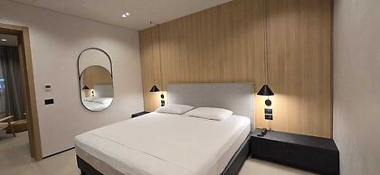 Lion Gate Hotel