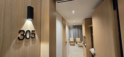 Lion Gate Hotel