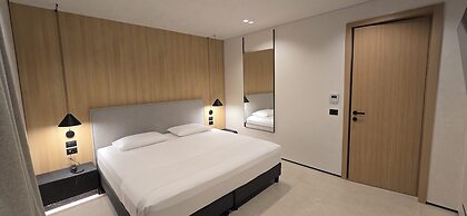 Lion Gate Hotel