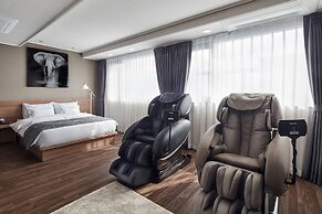 Western Bay Marina Hotel