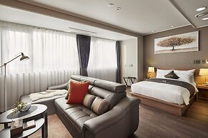 Western Bay Marina Hotel