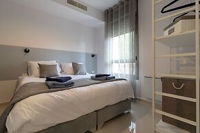Full Option 9 People Central Location