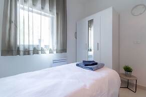 Full Option 9 People Central Location