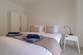Full Option 9 People Central Location